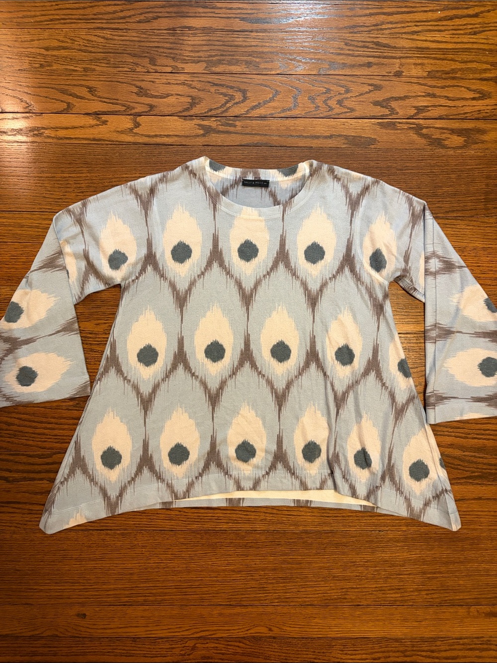 Nally & Millie Women’s Blue Patterned Long-Sleeve tee